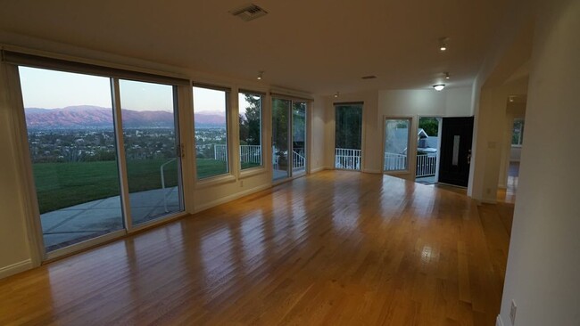 Foto del edificio - 11700 Laurelwood Dr