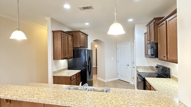 Building Photo - Upcoming Listing!