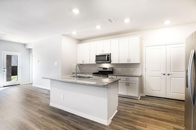 Foto del edificio - Spacious 4-Bedroom McKinney Home with Community Pool & Park