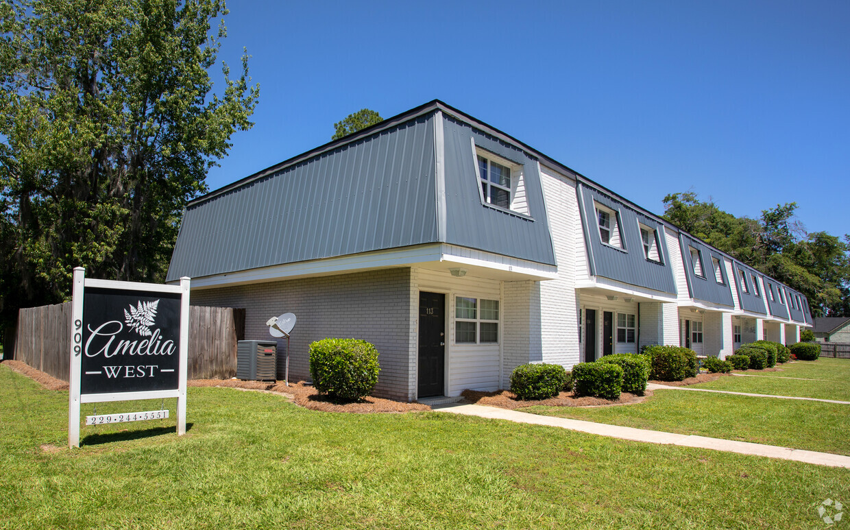 Primary Photo - Amelia West Townhomes