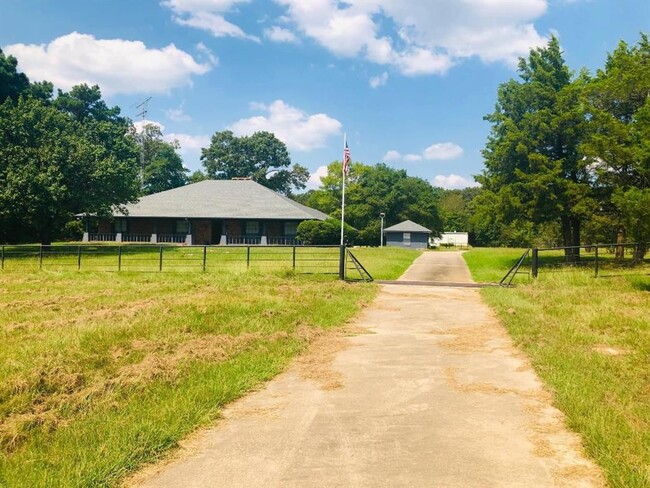 Building Photo - 687 Co Rd 3147