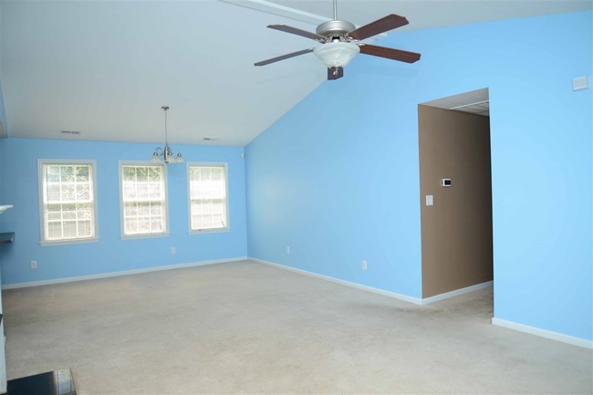 Foto del edificio - 107 Cartwright Ct