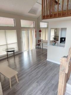 Foto del edificio - 8443 Sands Point Dr