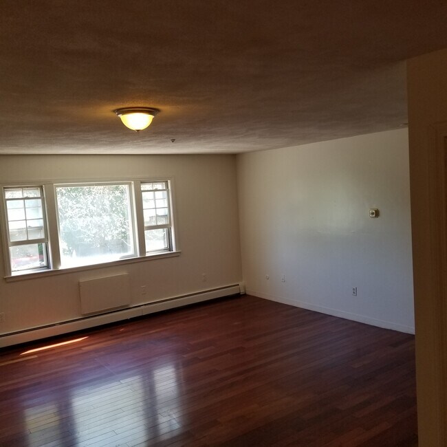 Building Photo - 138 Willard St