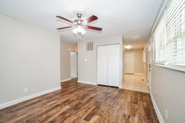 Foto del edificio - 1261 Grovewood Dr