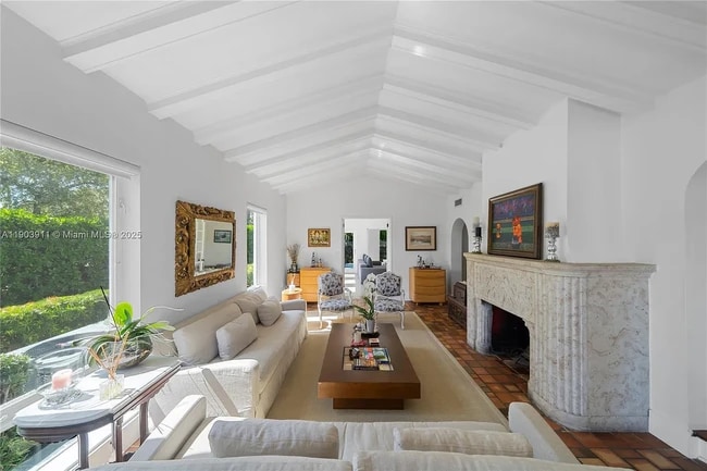 Building Photo - 1281 S Venetian Way