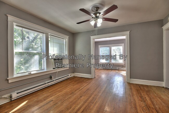 Foto del edificio - 3123 Thompson Ave