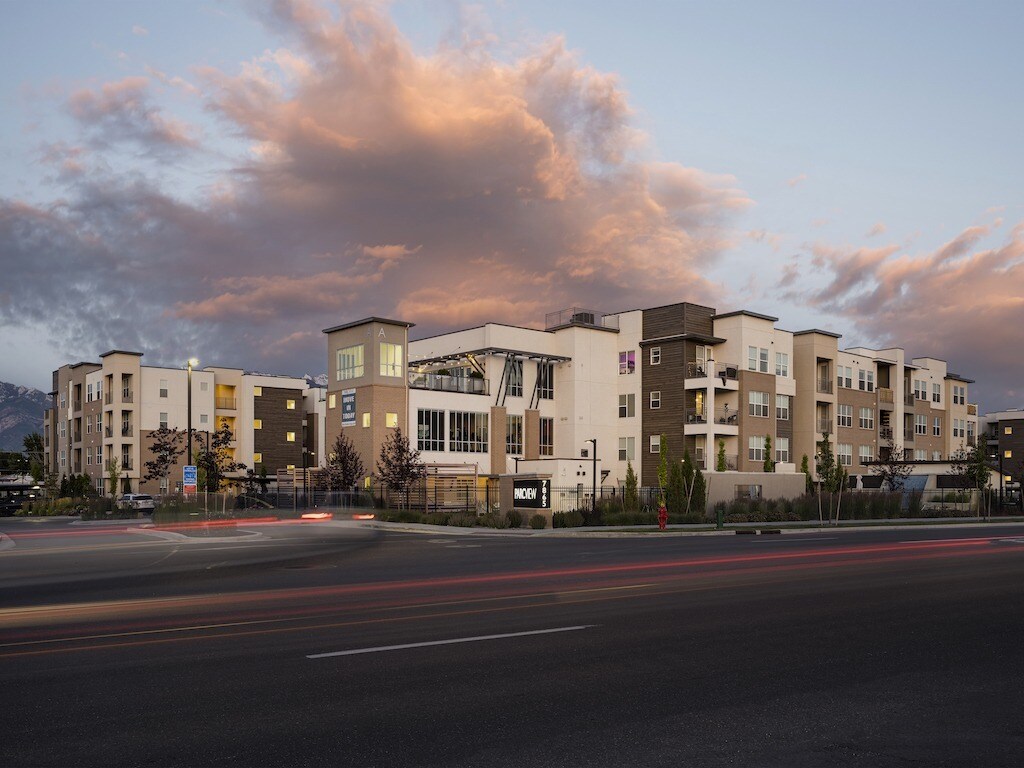 Foto principal - Parc View Apartments & Townhomes