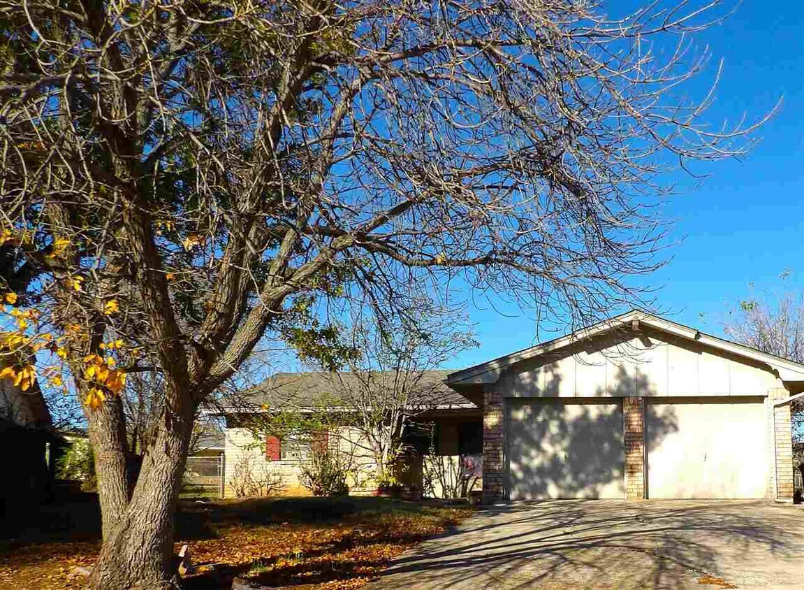 Foto principal - 407 SW Forest Pl