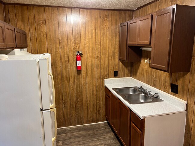 Foto del edificio - 3950 Bradford Ct