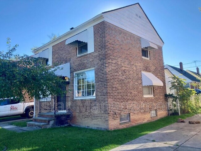Building Photo - 5574 Beechwood Ave