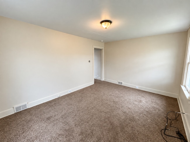 Foto del edificio - 616 Farnsworth Ave