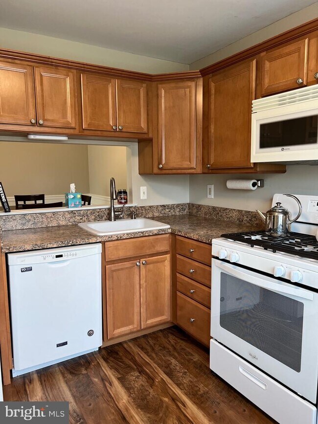 Foto del edificio - 904 Briarwood Ct
