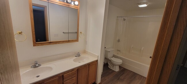 Building Photo - 1308 E Redwood Blvd