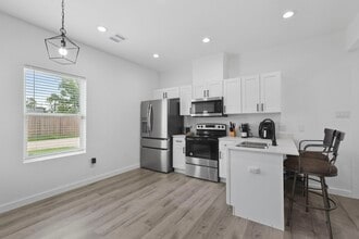 Building Photo - 5208 Laura Koppe Rd