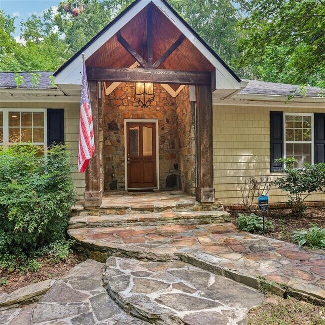 Foto del edificio - 3859 Peachtree Dunwoody Rd