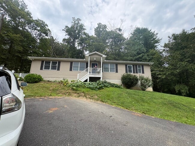 Building Photo - 1610 Ruffs Mill Rd