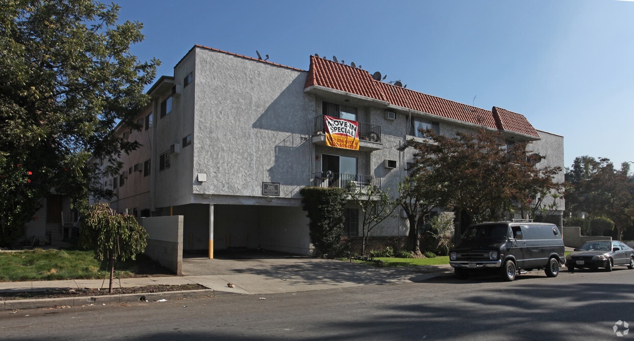 Building Photo - 125 S Avenue 53