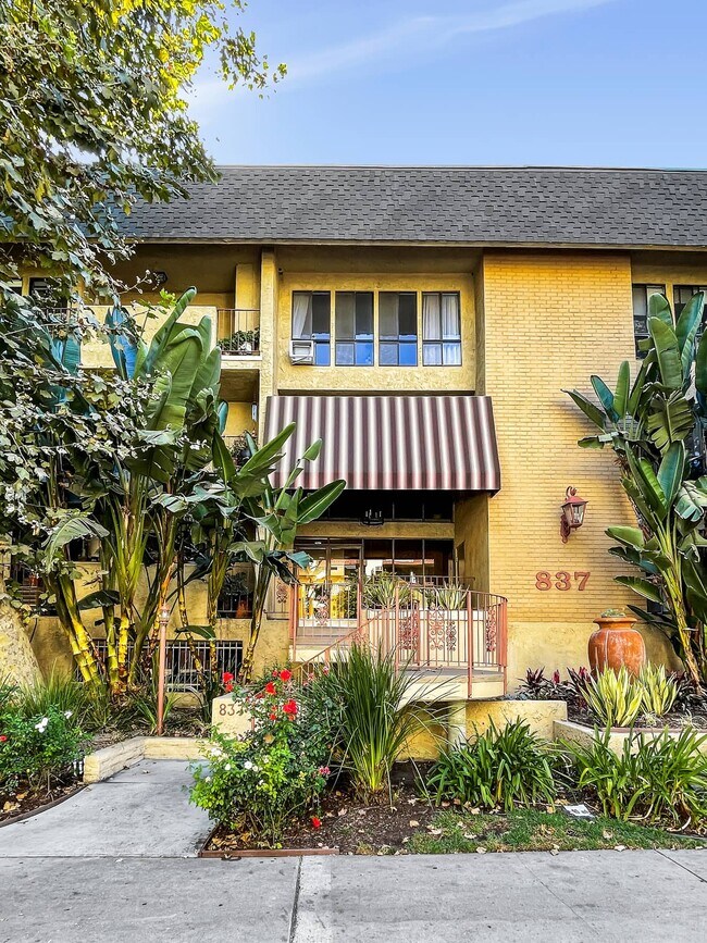 837 N West Knoll Dr Unit 104, West Hollywood, CA 90069 Condo for Rent