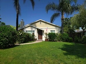 Building Photo - 906 N Parish Pl