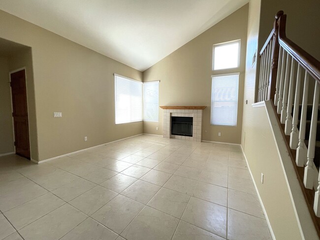 Foto del edificio - Sabre Springs 3 Bedroom Home with Bonus Room