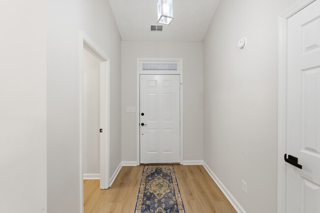 Building Photo - 1212 Pleasant Ridge Dr