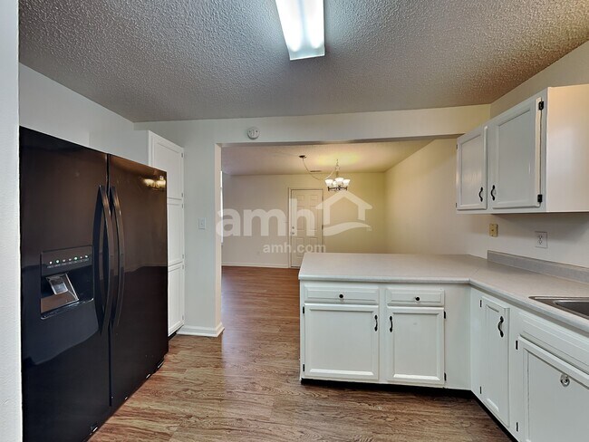 Foto del edificio - 1676 Sweetwater Ln