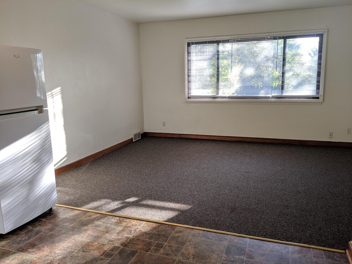 Primary Photo - 1225 St Clair Ave