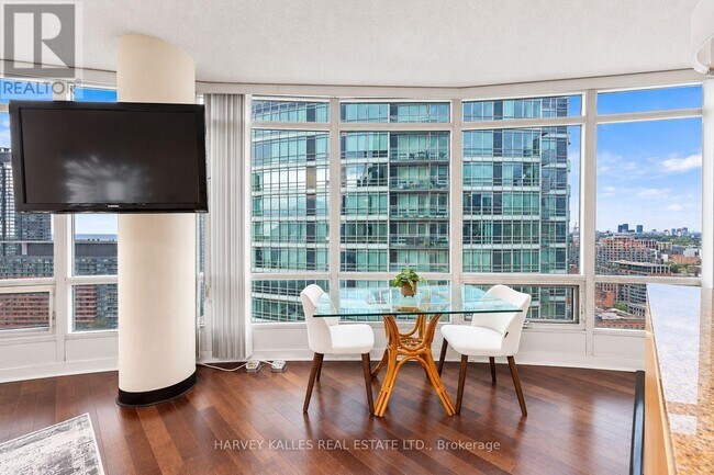 Photo du bâtiment - 373 Front St W