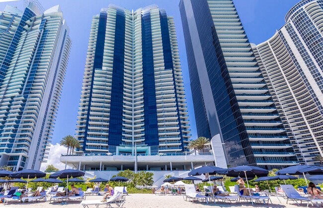 Foto del edificio - 17121 Collins Ave