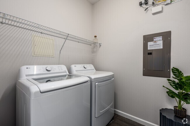 3BR, 2BA - 1,180SF - In-Unit Laundry - Keys at Wildwood