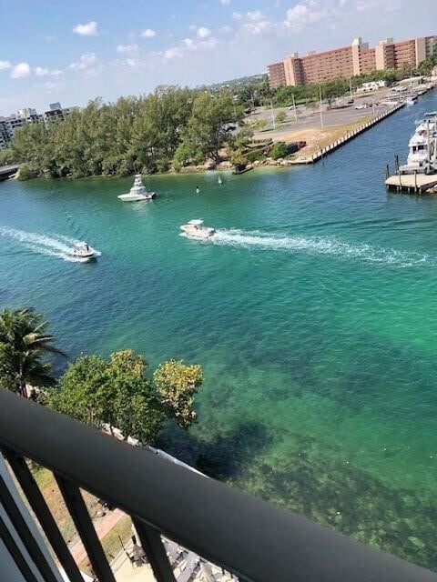 Building Photo - 1609 N Riverside Dr