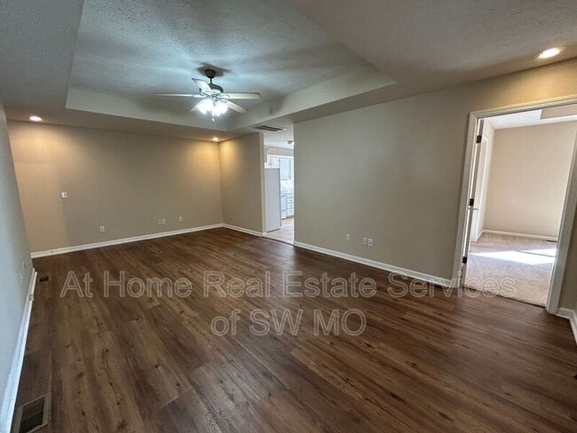 Building Photo - 308 Excalibur Ct
