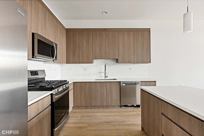 Building Photo - 3207 N Lawndale Ave
