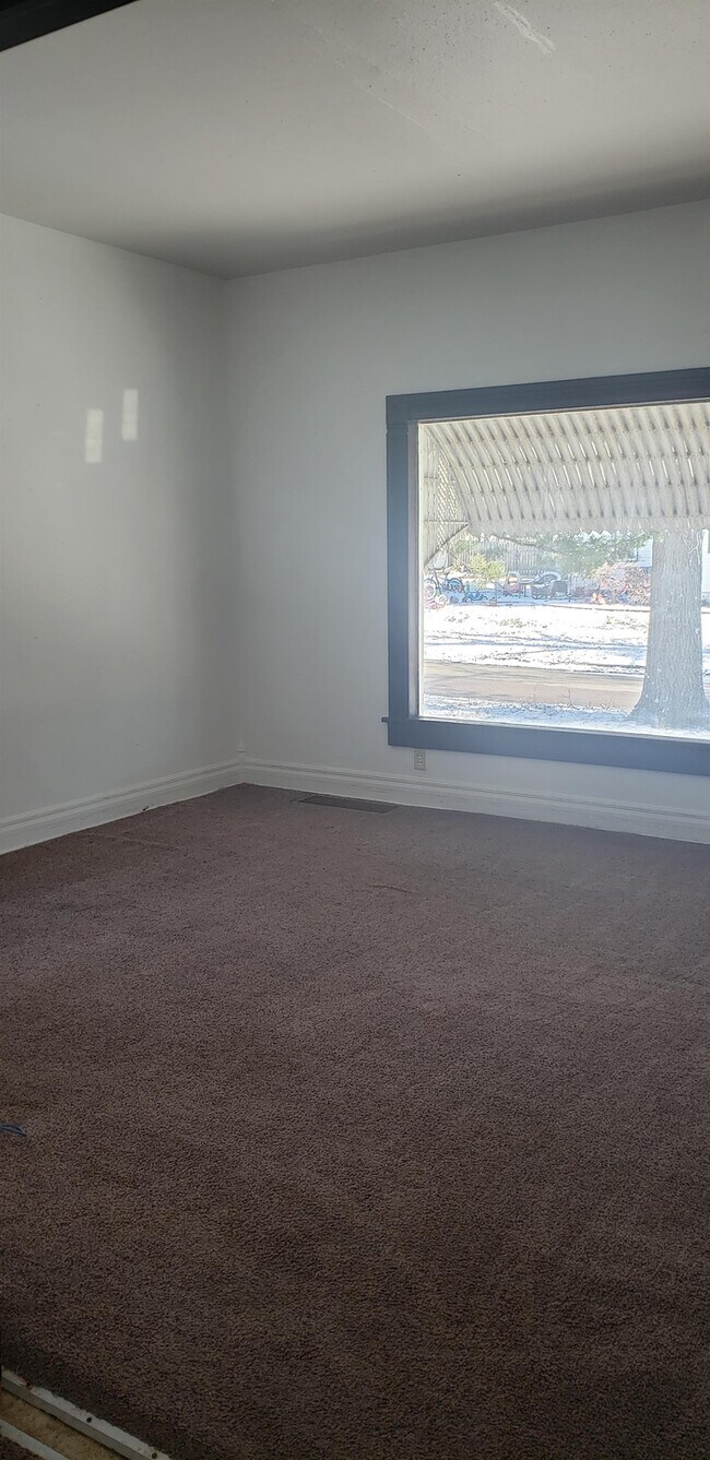 Building Photo - 920 S Moniteau Ave
