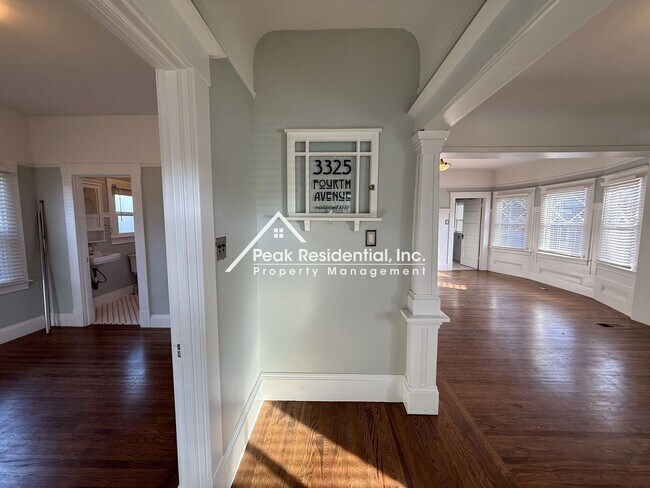 Building Photo - Wonderful 3bd/2.5ba Home-SWalking Distance...
