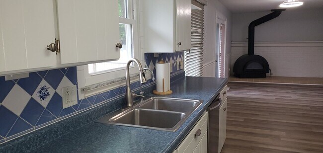 Building Photo - 613 Kriedeman Dr