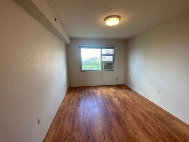 Building Photo - 3009 Ala Makahala Pl