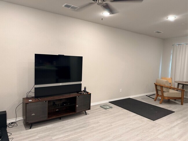 Foto del edificio - 2909 Bluets Dr