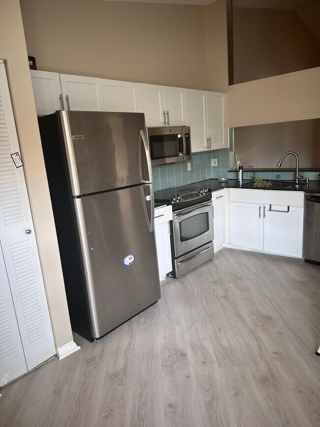 vista completa de la cocina - 8108 Summer Shores Dr