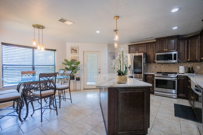 Foto del edificio - 7118 Rimwood St