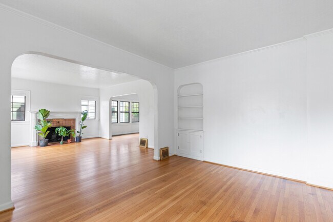 Building Photo - 2810 NE 35th Ave