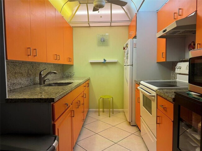 Foto del edificio - 3058 Cambridge C