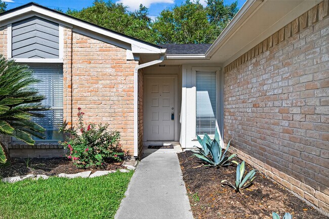 Foto del edificio - 802 Cascade Creek Dr