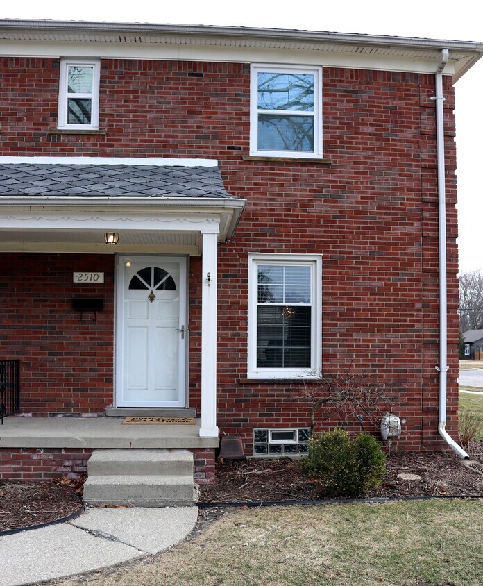Primary Photo - 2510 Galpin Ave