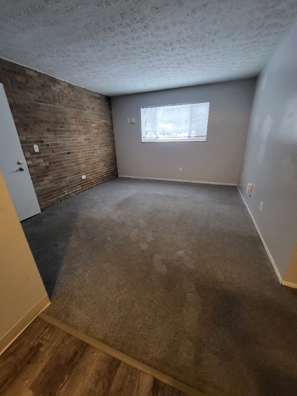 Primary Photo - 1105 W Maple St