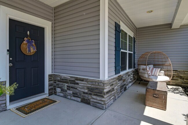 Foto del edificio - Ranch style home with Modern Finishes & Private Fenced Backyard!