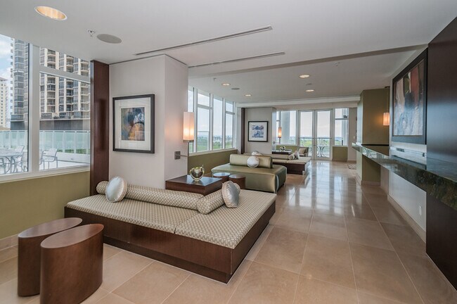 Foto del edificio - Luxury 2BR Signature Place Condo in Downto...