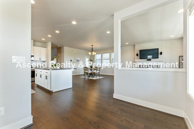 Foto del edificio - Available NOW! Spacious North Plains 4 Bed...