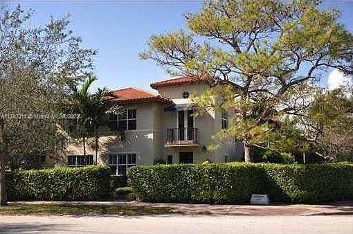 Foto principal - 453 Menendez Ave